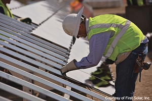 Buffett’s MidAmerican buys First Solar’s 550 MW Topaz Farm