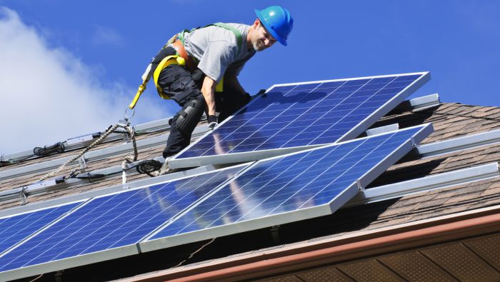 APS to charge solar customers $5 per month