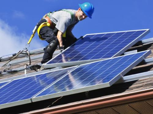 Rooftop solar battles raging in 2014